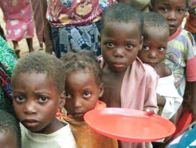 Niños que mueren de hambre