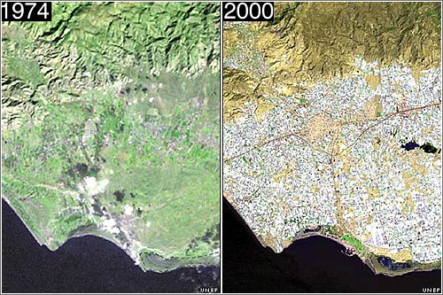 Fotografía de la zona de Almería (España) de 1974 y del 2000 donde se aprecia el desarrollo masivo de invernaderos agrícolas. Tomada del blog ToyoAventura.